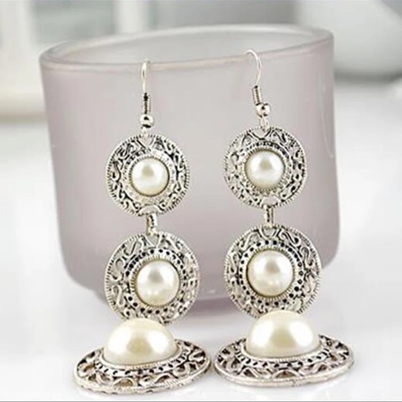 $3 Pearl Dangle Earrings. New. $3 if Bundled - Picture 3 of 13